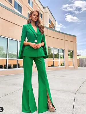 Green two piece pant suit 06922