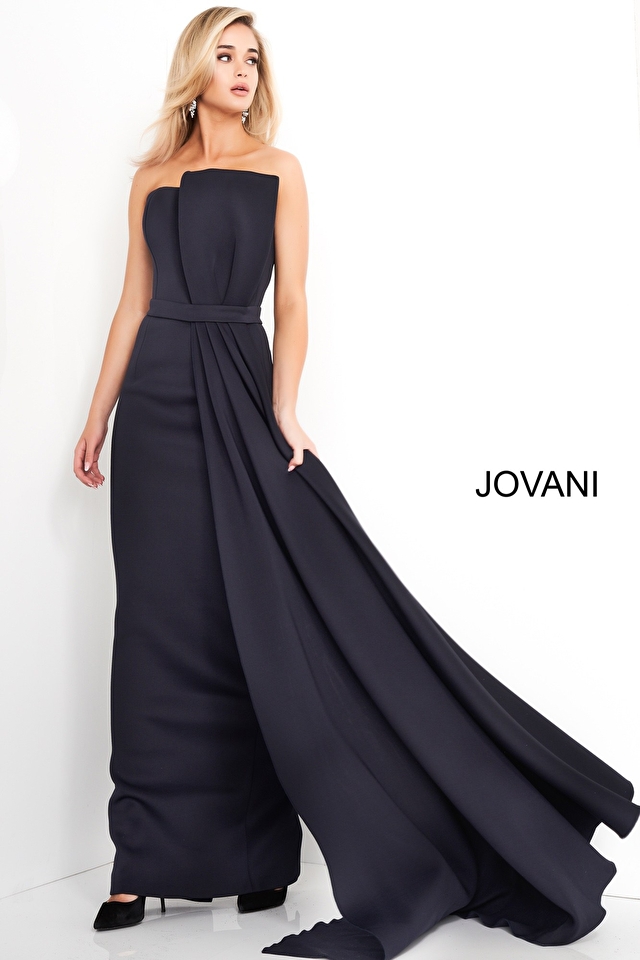 Model wearing Jovani style 1092 dress