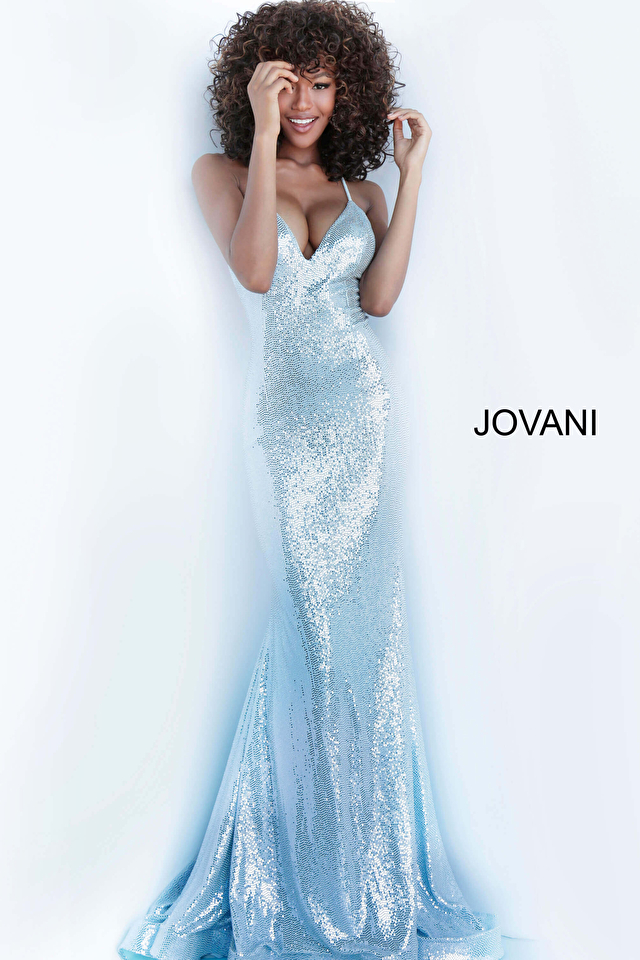 Model wearing Jovani style 00592 dress