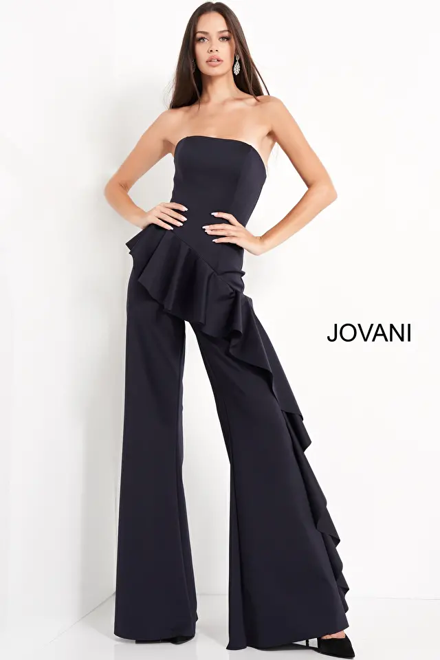 Model wearing Jovani style 00778 dress