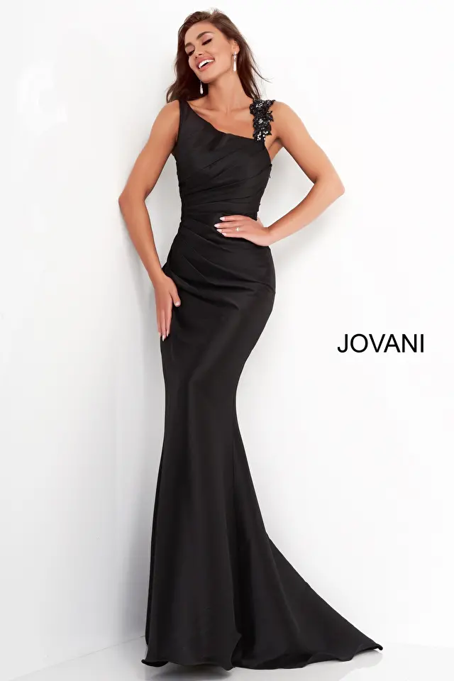 Model wearing Jovani style 02423 dress