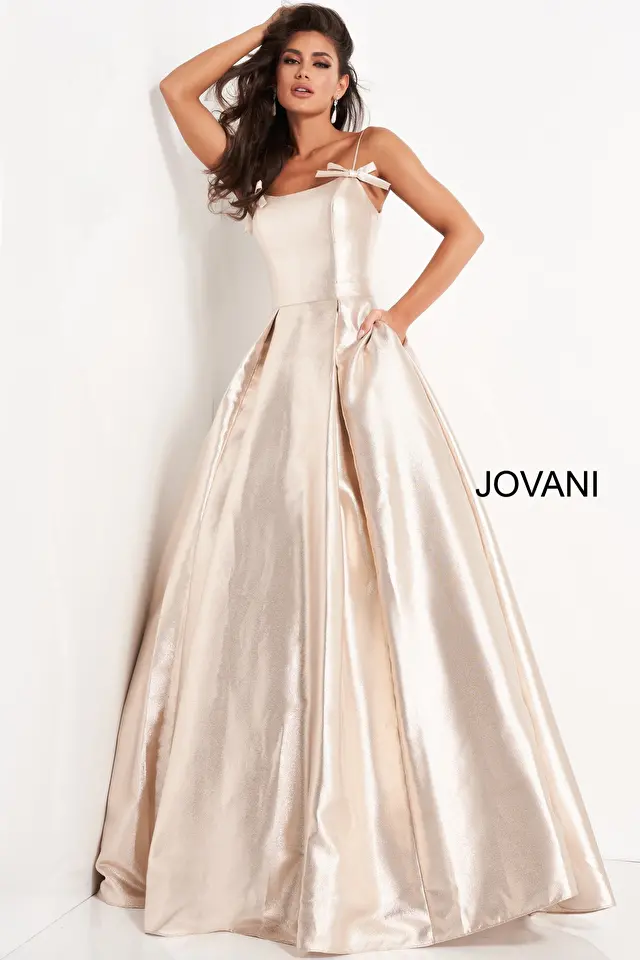 Model wearing Jovani style 03479 dress