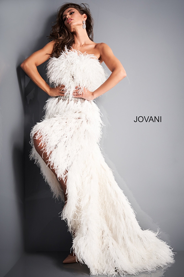 Model wearing Jovani style 04936 dress