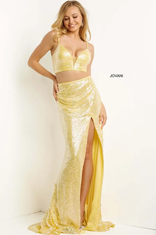 Model wearing Jovani style 08091 dress