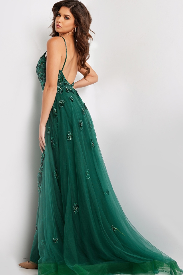 Add The Appeal To Your Evening Look With Backless Dresses 