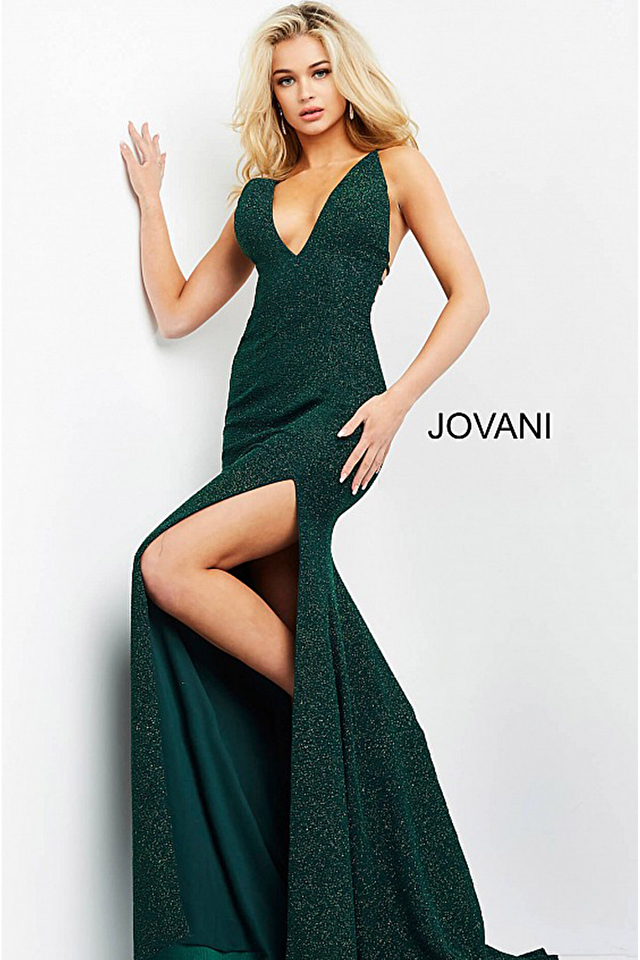 Model wearing Jovani style 06579 dress
