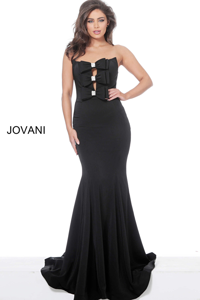 Model wearing Jovani style 00579 dress