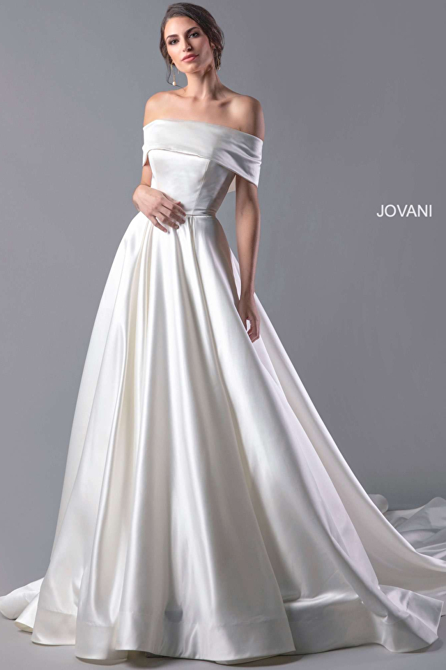 Model wearing Jovani style AV05395 dress