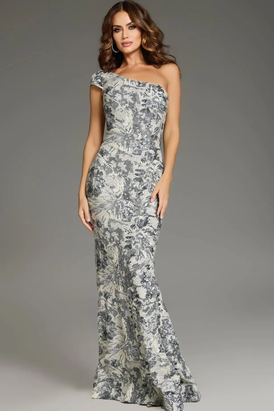 Model wearing Jovani dress 39272.