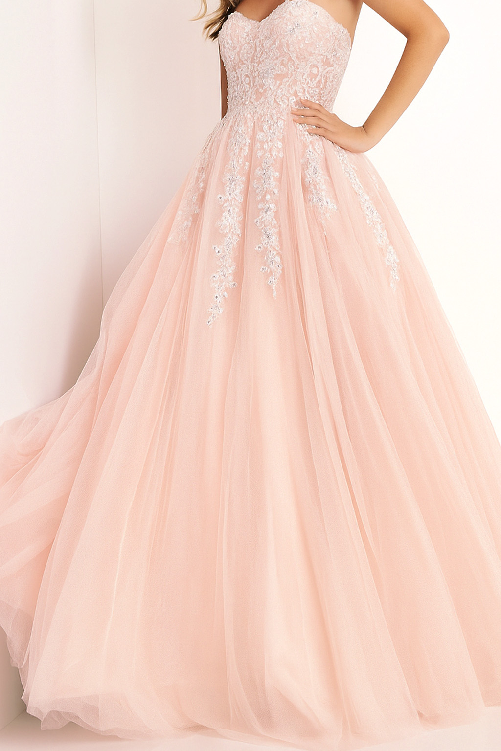 【海外限定】GinaBacconi ドレス☆Amelia Sweetheart Neck Embro Amelia Sweetheart Neck Embroidered Maxi Dress – Gina Bacconi