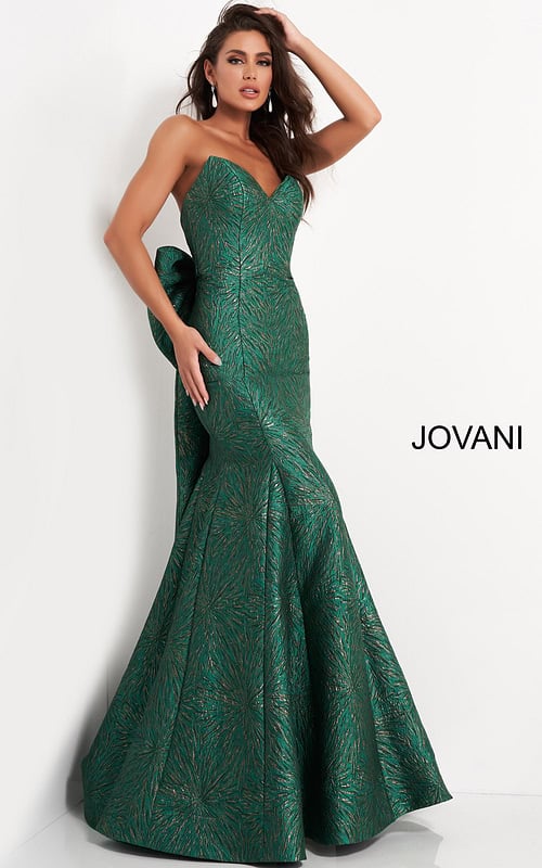 Model wearing Jovani 04158 green gown with mermaid silhouette and sweetheart neckline.