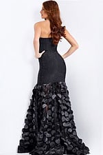 Elegant strapless evening gown with textured hem 49344