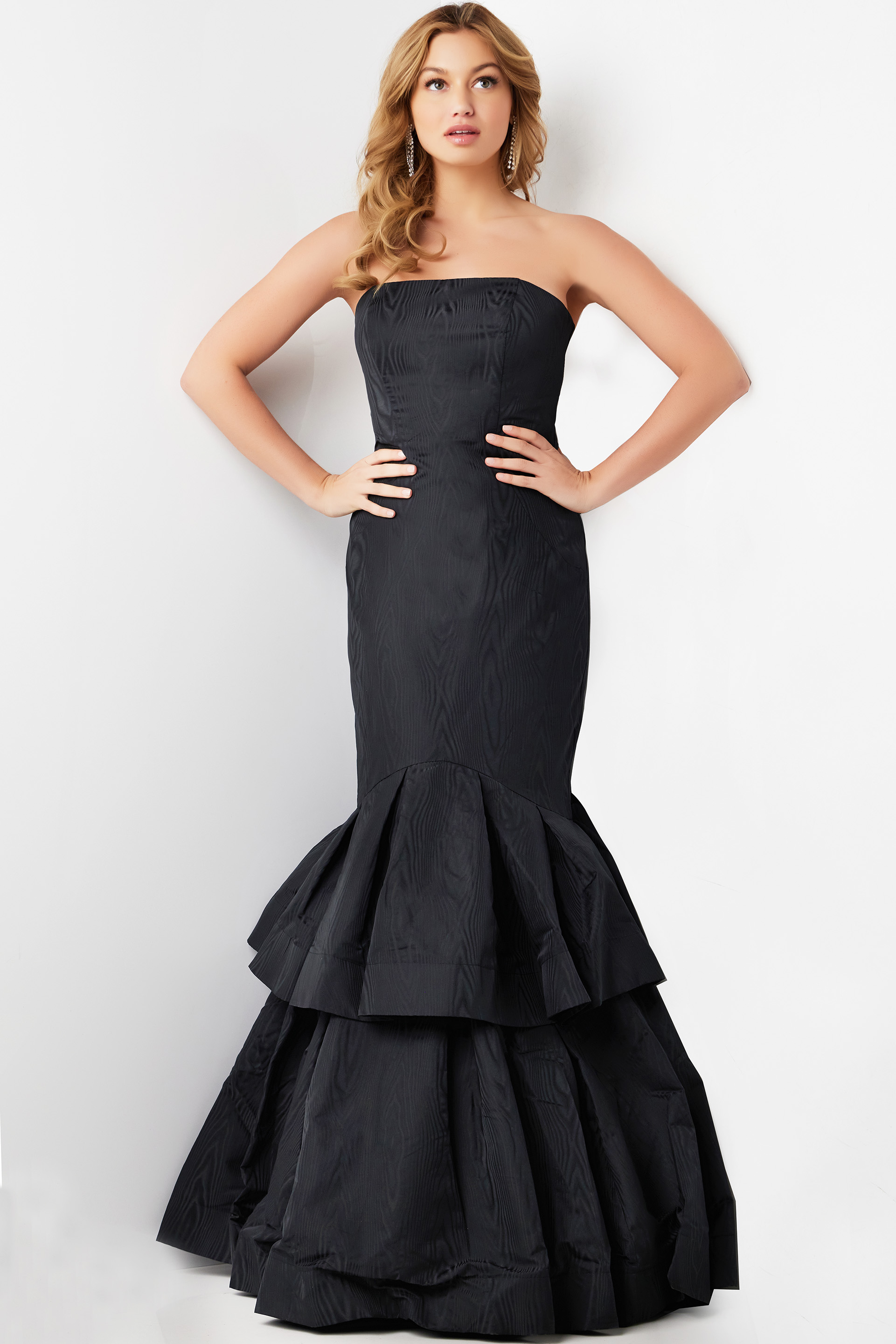 22921-black-strapless.jpg Model wearing Jovani 22921 black strapless mermaid gown, front perspective.
