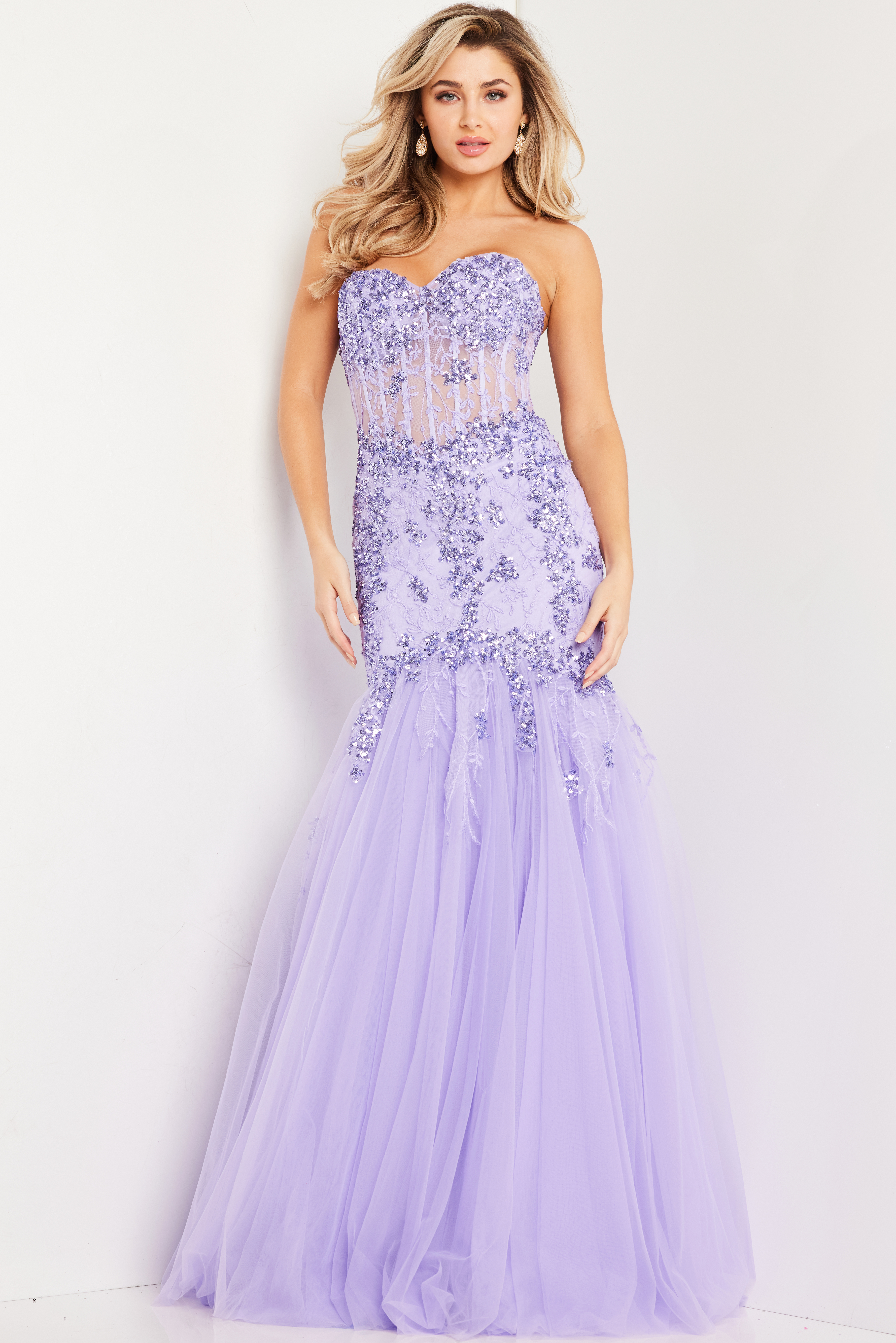 37249-205.jpg Model wearing Jovani 37249 lilac dress with mermaid silhouette and sweetheart neckline.