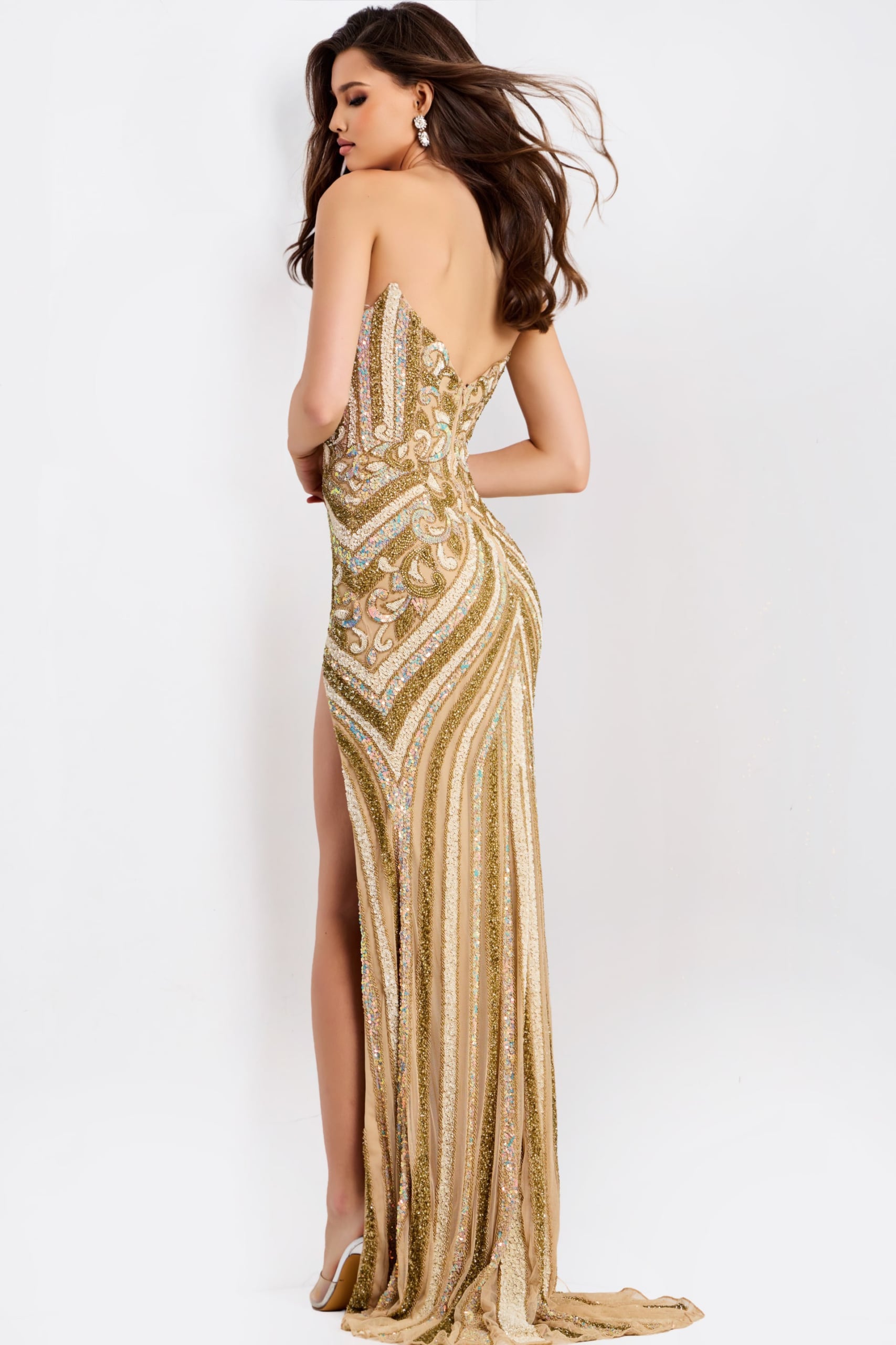 Elegant fitted gown with intricate sequin design