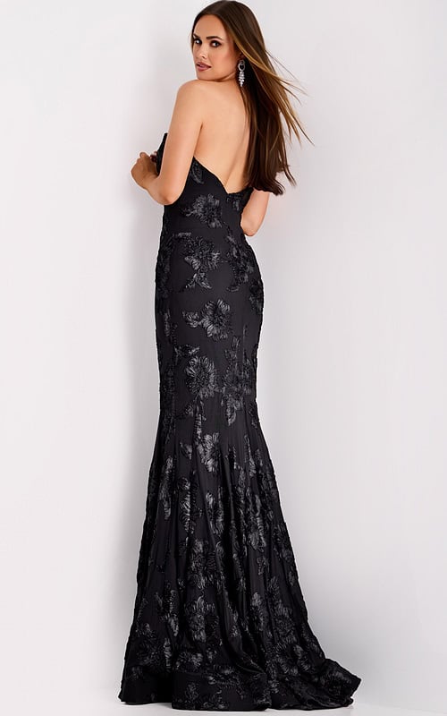 Back view of black fitted gown with V-shaped open back 39267