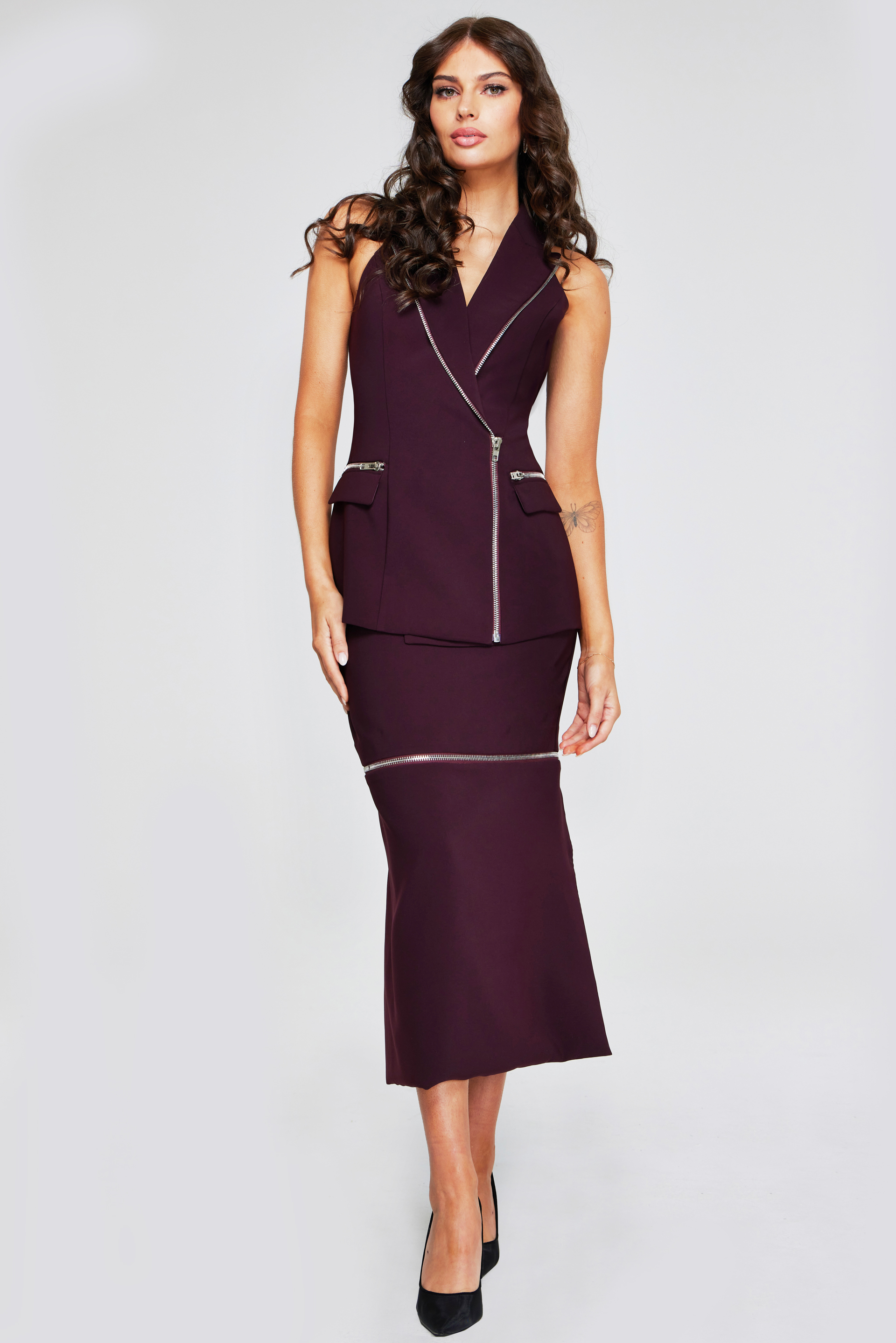 39802-PLUM-202.jpg Model wearing Jovani 39802 plum dress with V-neckline and zipper details