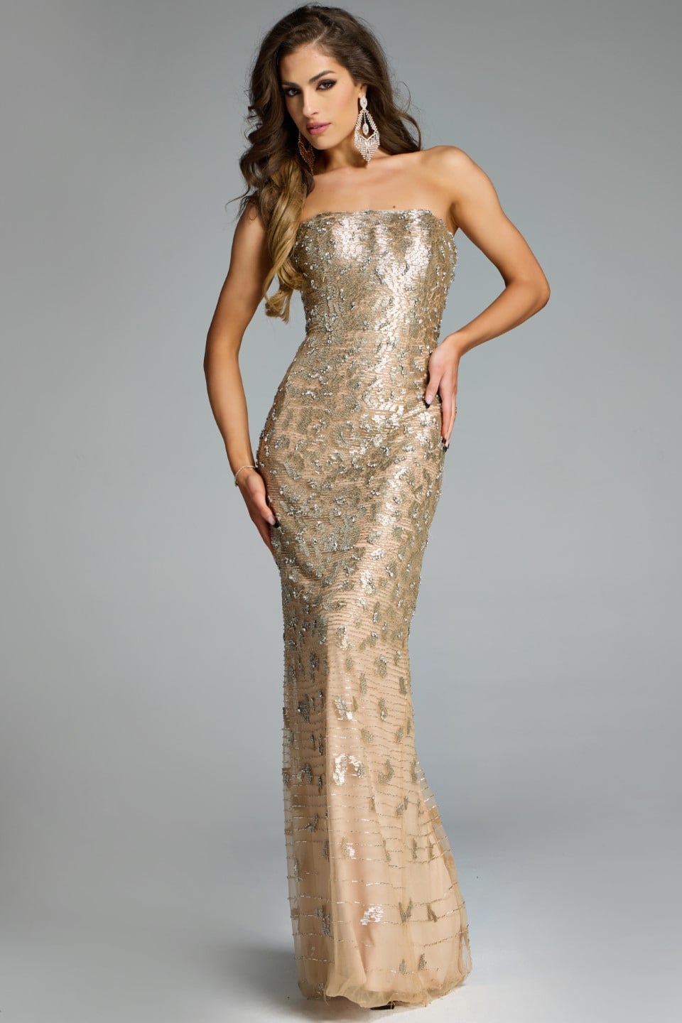 40387_NUDE_SILVER_018 Model wearing Jovani dress 40387.