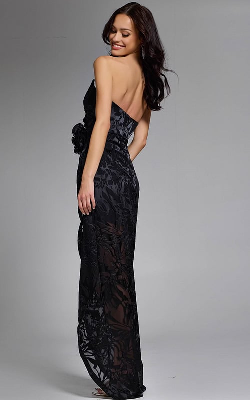 Model wearing Jovani dress 40706.