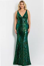 Shimmering Formal Dress with Fitted Silhouette
