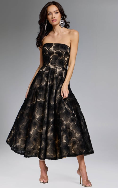 Model wearing Jovani dress 41187.