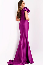 Model wearing Jovani dress 43273.