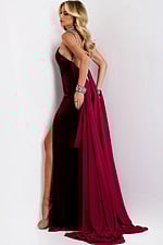 Model wearing Jovani dress 43699.