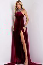 Model wearing Jovani dress 43699.