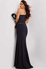 Model wearing Jovani dress 43971.