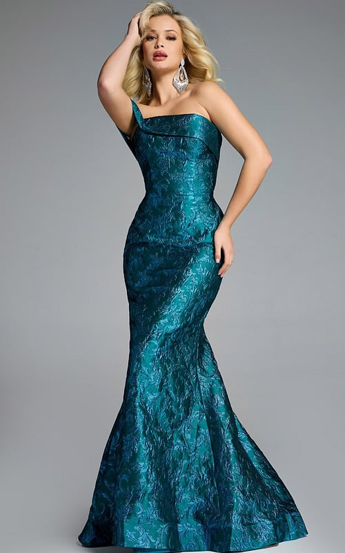 Model wearing Jovani dress 43978.