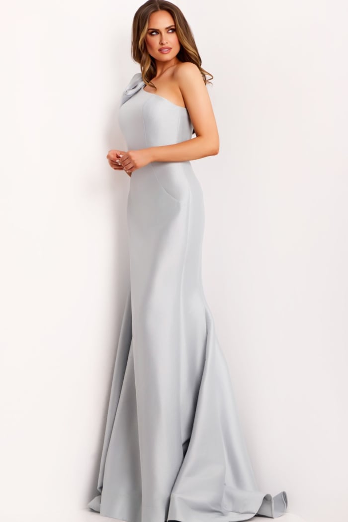 Model wearing Jovani dress 44176.