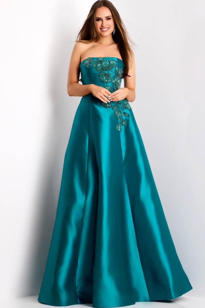 Model wearing Jovani dress 44352.
