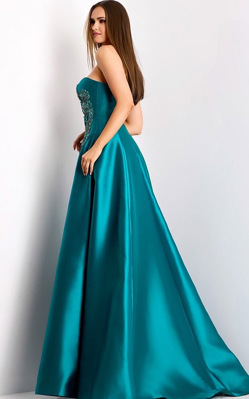 Model wearing Jovani dress 44352.