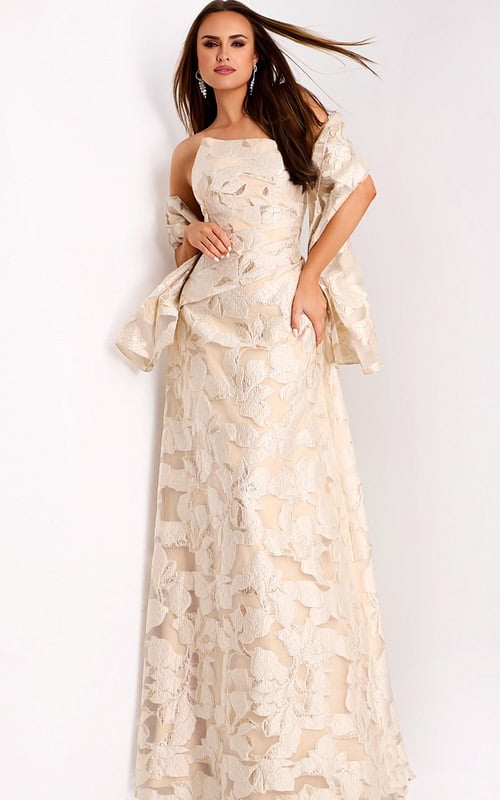 Model wearing Jovani dress 44370.