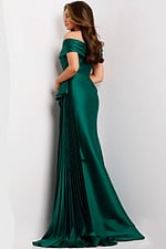 Model wearing Jovani dress 44524.