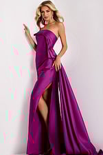 Model wearing Jovani dress 44526.