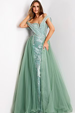 Model wearing Jovani dress 44591.