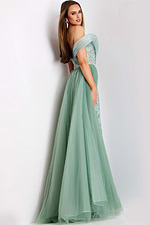 Model wearing Jovani dress 44591.