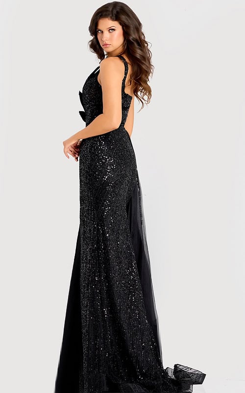 Sleeveless V-neck beaded evening dress with flowing side train