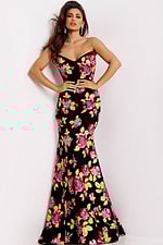 Model wearing Jovani dress 44617.