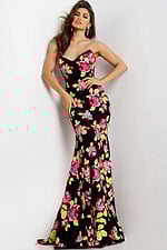 Model wearing Jovani dress 44617.