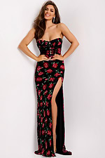 Model wearing Jovani dress 44633.