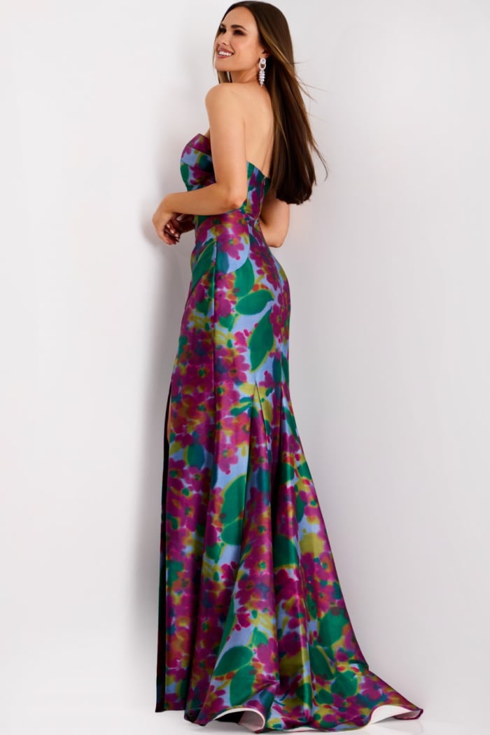 Model wearing Jovani dress 44714.