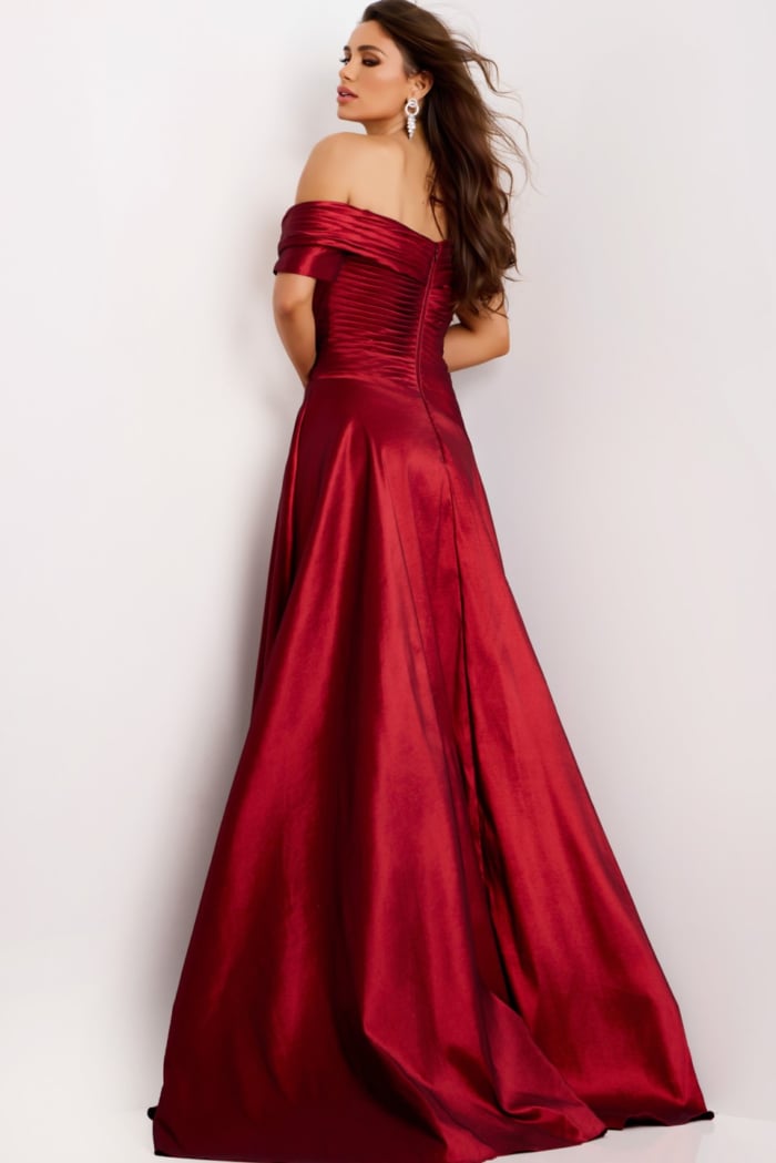 Model wearing Jovani dress 45276.