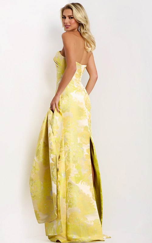 Model wearing Jovani dress 45289.