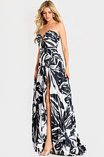 Elegant printed gown with high slit and sweetheart neckline