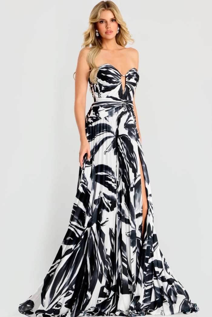 Flowing strapless dress with artistic monochrome design