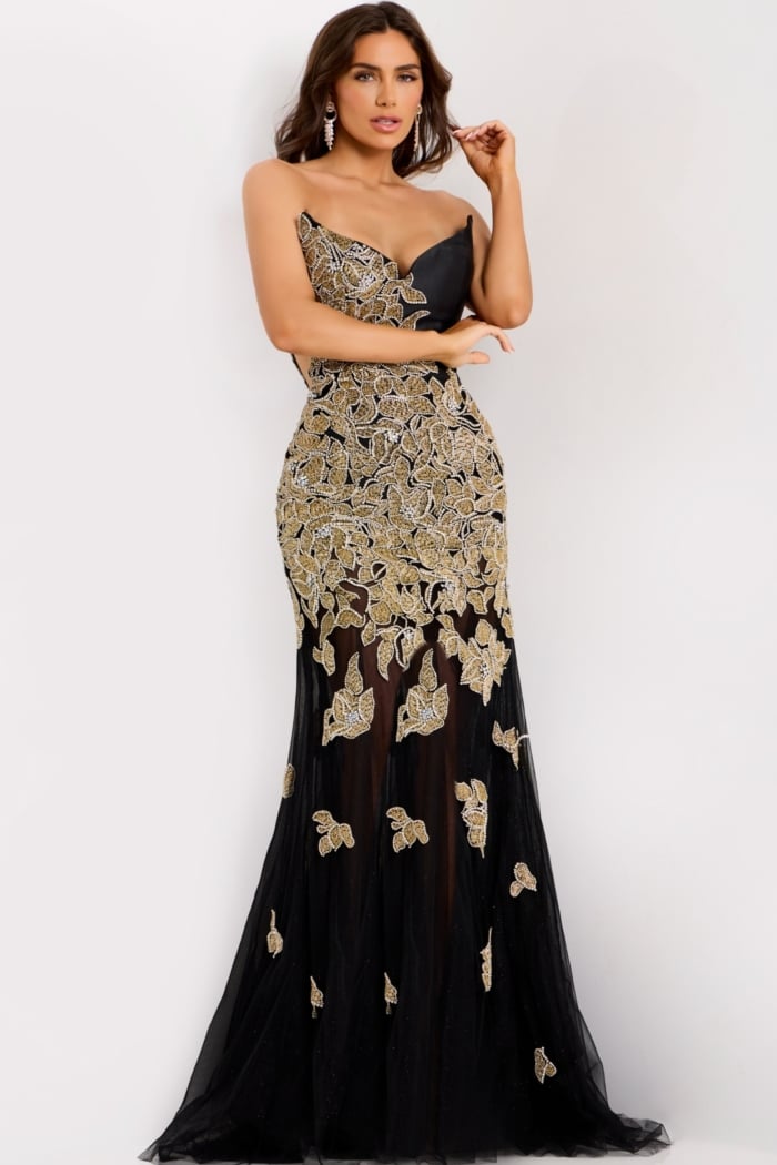 Fitted mermaid gown with asymmetric neckline and shimmering gold details.