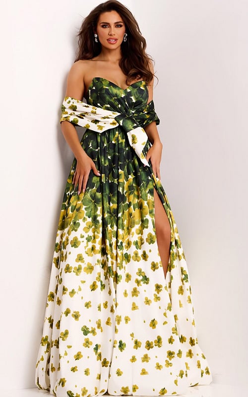 Model wearing Jovani dress 46723.