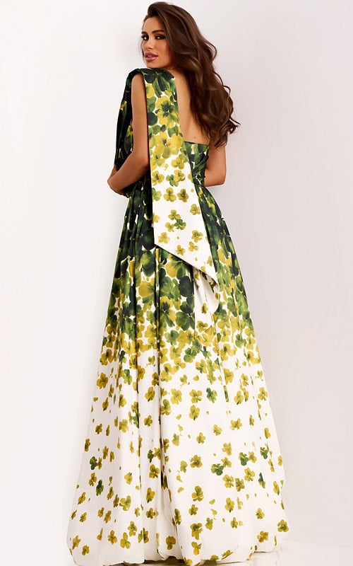 Model wearing Jovani dress 46723.